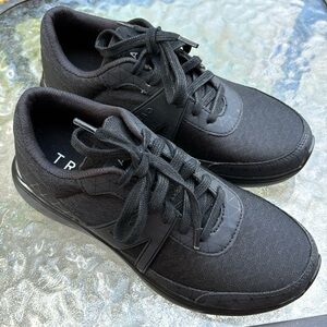 NEW QARMA traq by alegria black lace up walker size 35 us size 5